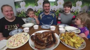 мукбанг, горелые купаты/жизнь в селе навеселе/отмечаем 20000 подписчиков на ютуб