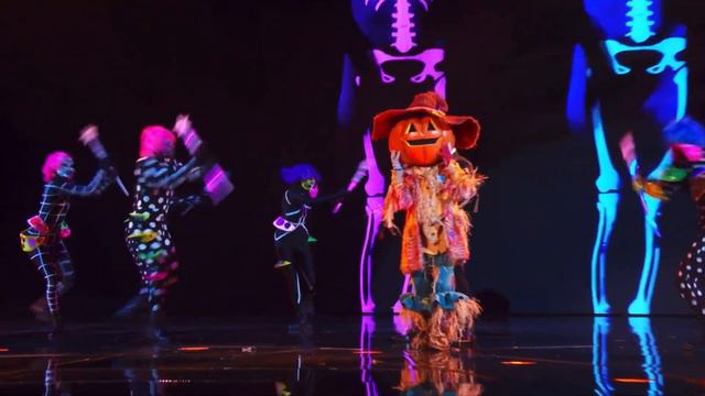 Scarecrow sings “Abracadabra” by Steve Miller Band | THE MASKED SINGER | SEASON 8 смотреть онлайн