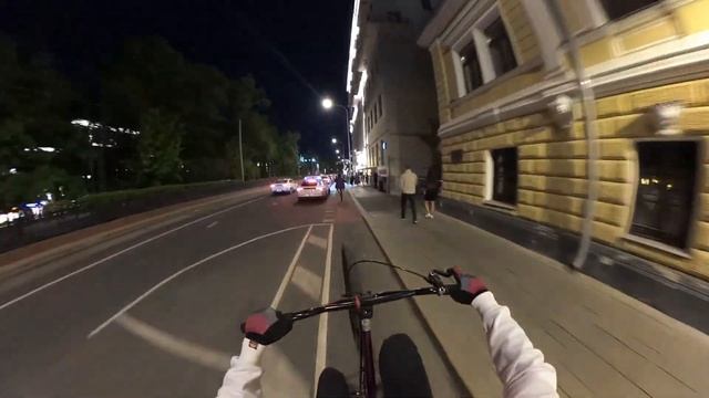 ЧУТЬ НЕ ВЛЕТЕЛ В ТРАМВАЙ! ЕЗДА НА ЗАДНЕМ КОЛЕСЕ! БАЙКЛАЙФ! СТАНТ НА ВЕЛОСИПЕДЕ смотреть онлайн