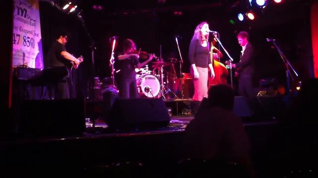 Angie Hart with Blood Red Bird - Bizarre Love Triangle смотреть онлайн