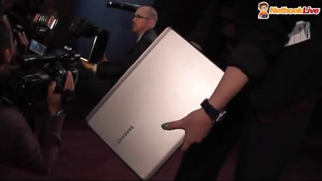 Samsung Series 5 Ultra hands-on - 13.3 / 14 inch ultrabook at CES 2012 смотреть онлайн