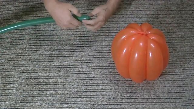 Тыква из шаров на Хэллоуин / Pumpkin of balloons for Halloween. смотреть онлайн