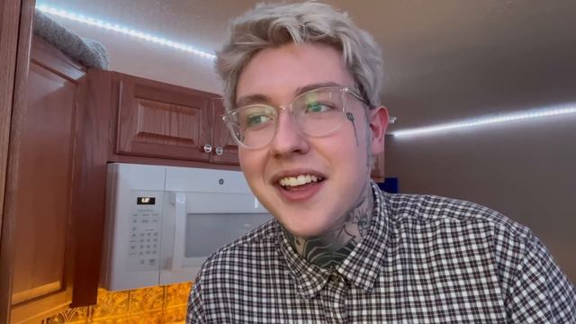 HOW MANY BONG RIPS CAN I TAKE IN 1 DAY? *stoner vlog* смотреть онлайн
