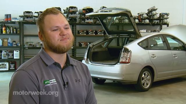 Hybrid Battery Replacement with Greentec Auto | MotorWeek FYI смотреть онлайн