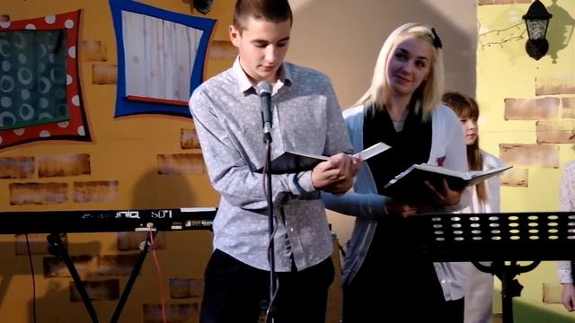 Рождество 2011 - Евангелие от Луки и стихи (старшие дети) смотреть онлайн