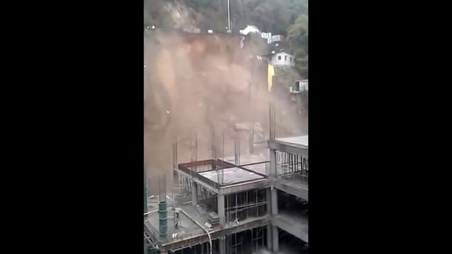 Мощь природы. Оползни и обвалы, невероятные кадры! смотреть онлайн