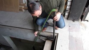 Откидной поручень для лесницы в подвале гаража!