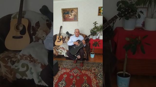 Иван Николаевич Чайка играет на гитаре смотреть онлайн
