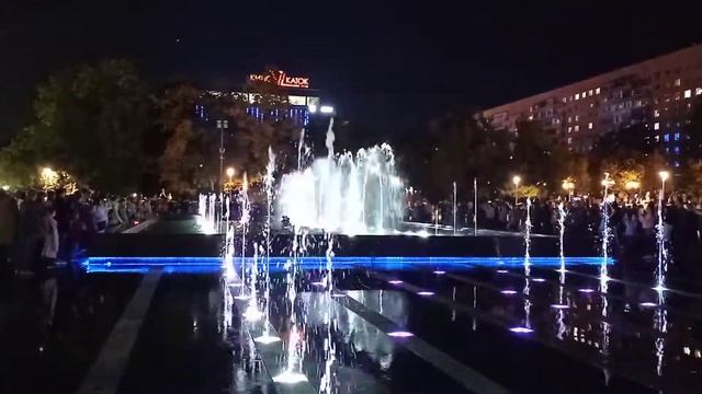 Светомузыкальный фонтан в Пензе. Шоу смотреть онлайн
