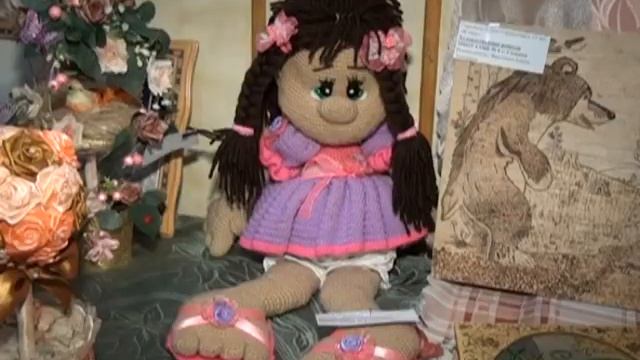 На станции юных техников открылась выставка технического, декоративно-прикладного творчества. смотреть онлайн