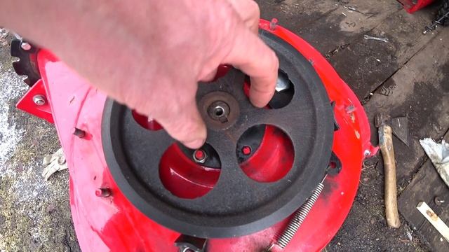 КАК СНЯТЬ ПОЛНОСТЬЮ ШНЕК ИЗ КИТАЙСКОГО БЕНЗИНОВОГО СНЕГОУБОРЩИКА. смотреть онлайн