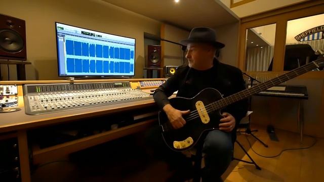 A preview of the forthcoming "Soul Shadows" album with Paul Carrack смотреть онлайн
