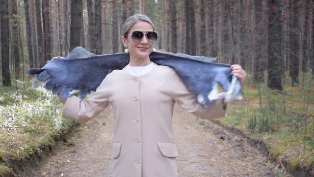 Шарф валяный из шерсти и шелка Птичка серая смотреть онлайн