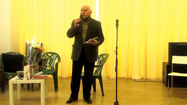 В Гостиной Онежского ДК стихи читает автор - ГЕРМАН БЕЛЯКОВ. смотреть онлайн