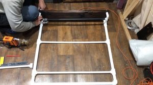 Вешалка лофт из полипропиленовых труб