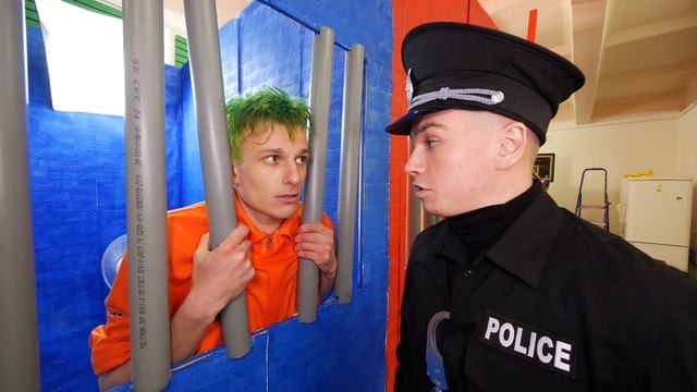 ХОЛОДНАЯ vs ГОРЯЧАЯ ТЮРЬМА ЧЕЛЛЕНДЖ ! смотреть онлайн