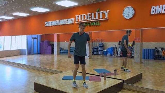 Фитнес дома. Короткая тренировка для красивых мышц с жиросжигающим эффектом. смотреть онлайн