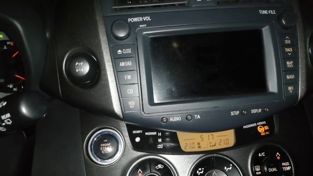 Рав4 ха30. Как достать диск из могнитолы В9017. смотреть онлайн