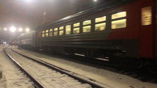 ЭД4М-0004 отправляется с Павелецкого вокзала. смотреть онлайн