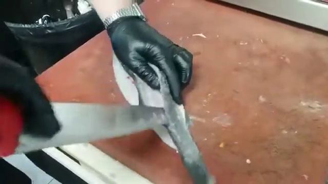 Как чистят сибас в ресторанах Испании Lubina. Sibas. Limpiar pescado a la Espalda.forever смотреть онлайн