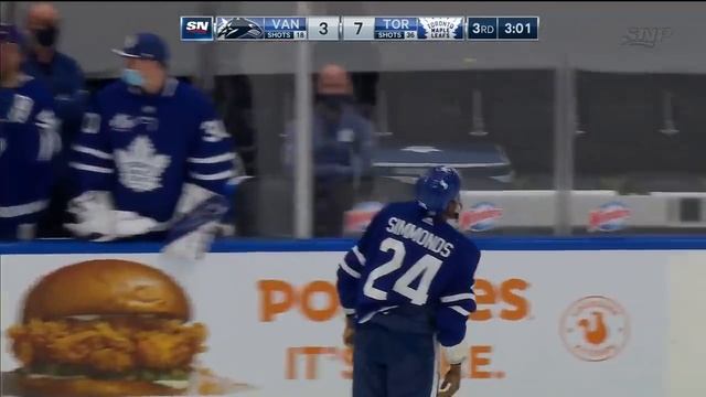 Wayne Simmonds Drops The Gloves With Jordie Benn After Hitting Quinn Hughes Into Boards смотреть онлайн