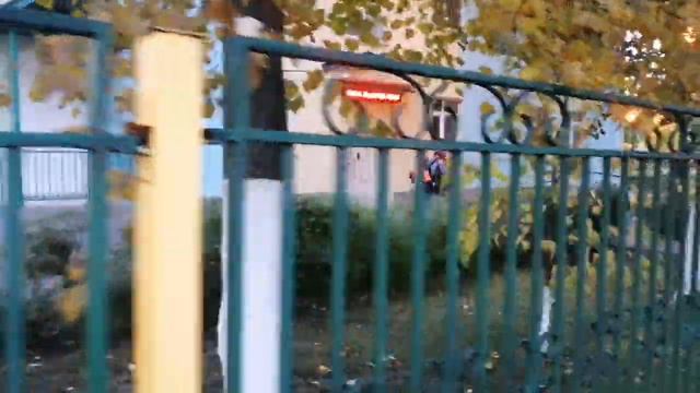 Дерзкий дворник мешает спать и хамит людям смотреть онлайн
