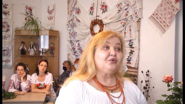 В уманському краєзнавчому музеї навчали плести купальські вінки. смотреть онлайн