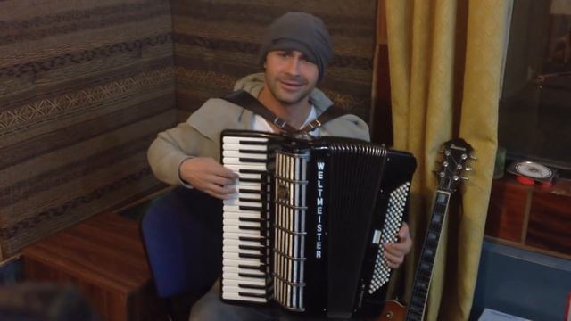 Dan the accordion man смотреть онлайн