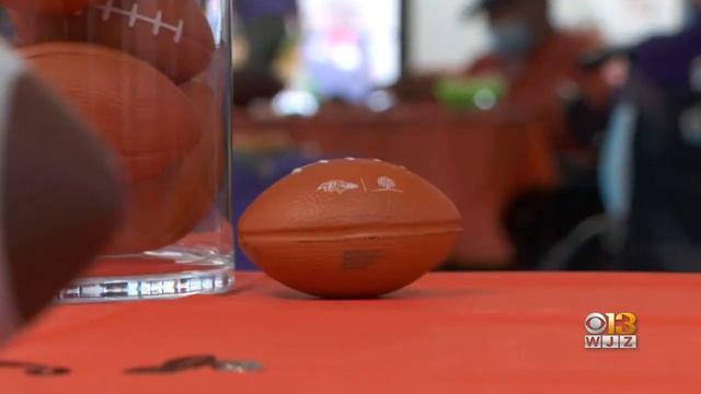 Former Ravens crash Bingo game at Crofton nursing home смотреть онлайн