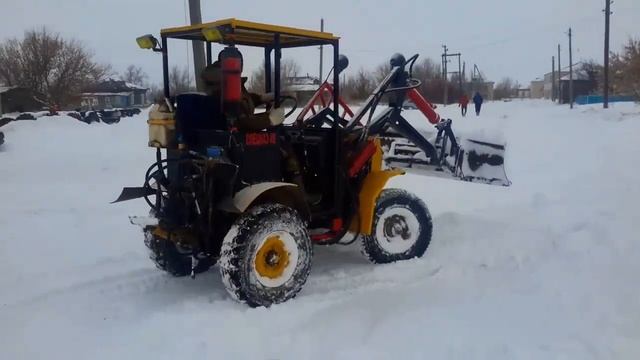 Уборка снега самодельным трактором смотреть онлайн