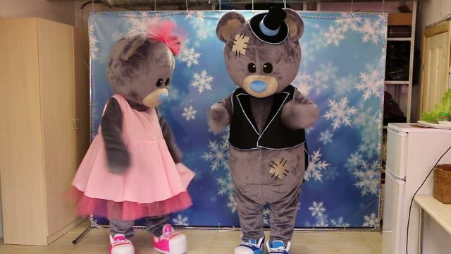 Мишки Тедди девочка в платье и мальчик Тедди в костюме танцуют смотреть онлайн