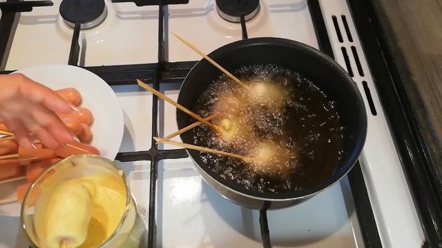 Корн-доги. Сосиски в кляре смотреть онлайн