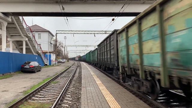 Соединённый грузовой поезд ВЛ80С-2119/2137 в середине ВЛ80С-1370/1383 смотреть онлайн