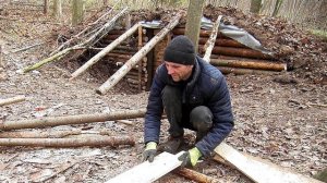 Землянка Готовимся на 24 часа, сделал стол и нашёл старинную монету #Землянка_в_лесу# #Землянка#