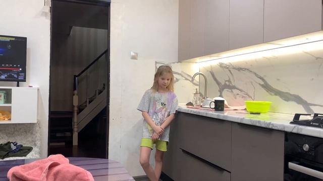 Домашний влог / РЕЦЕПТ ТЕСТА / Говяжий день / Посадила цветы на рассаду / Семейный выходной смотреть онлайн