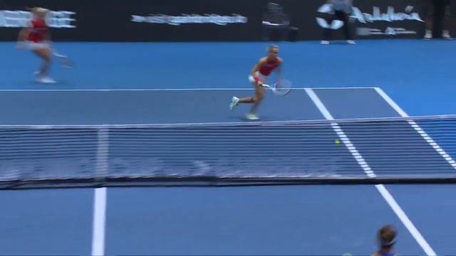 Highlights: Viktorija Golubic & Jil Teichmann (SUI) v Barbora Krejcikova & Katerina Siniakova (CZE) смотреть онлайн