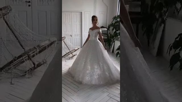 Шикарное блестящее свадебное платье королевы смотреть онлайн