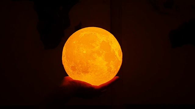 Lampa Luna 3d cu 16 culori si telecomanda смотреть онлайн