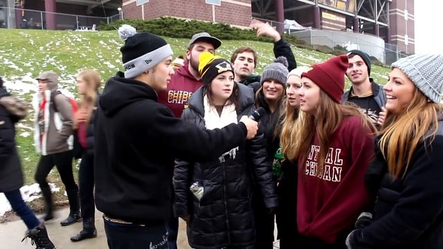 Asking Girls Do They Spit Or Swallow? смотреть онлайн