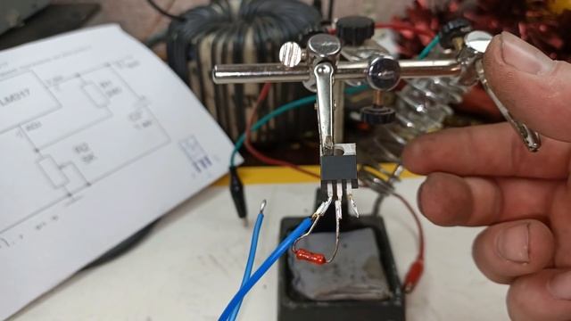 Очень Простой регулятор напряжения. Всего три детали! смотреть онлайн