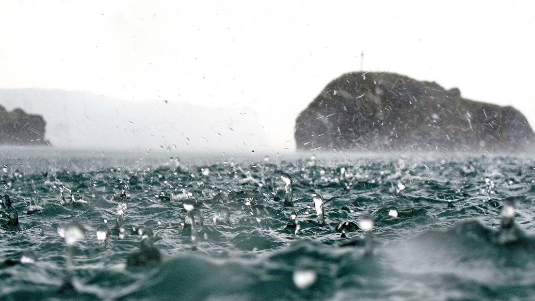 Море и дождь. Песня созданная нейросетью.