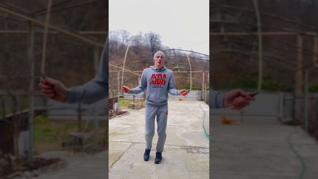 Тренировка со скакалкой от новичка до любителя. Умение придёт, пробуйте и у вас все получится. смотреть онлайн