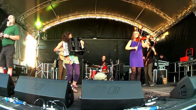 Monster Ceilidh Band - Hammer @ The Big Feastival 2014 смотреть онлайн