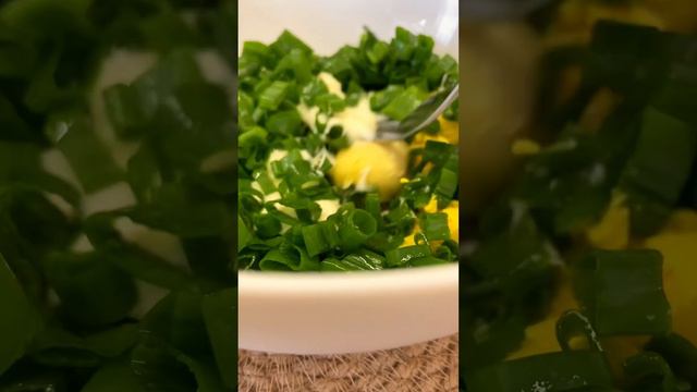 Бюджетная закуска ! Закуска из яиц ! ФАРШИРОВАННЫЕ яйца смотреть онлайн