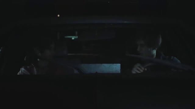 Quoi, tu es flic ? | RESIDENT EVIL 2 REMAKE Scène de la voiture de police. смотреть онлайн