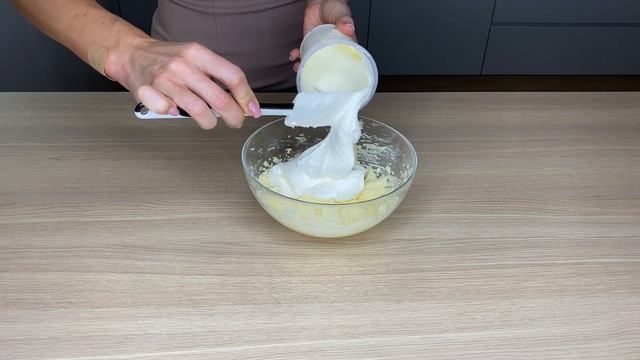 ? Торт МЕДОВИК. Классический рецепт со сметанным кремом. Honey cake смотреть онлайн