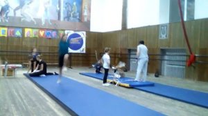 Маховое сальто/ Колесо без рук.