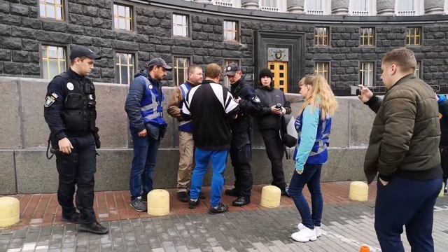 Рисовать на стенах кабінета міністрів нельзя смотреть онлайн