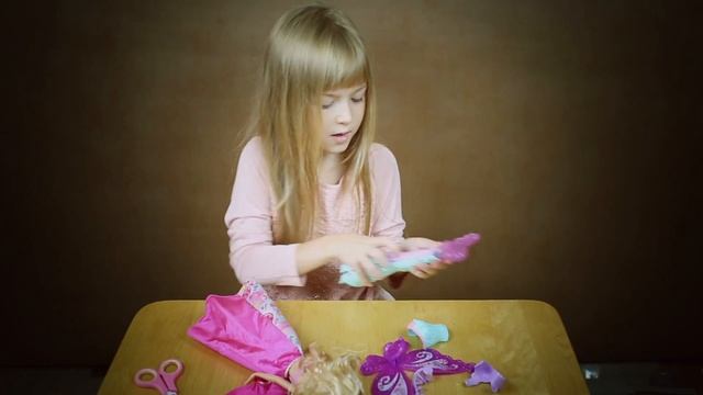 Играем в куклу Барби Видео для девчонок Игра одевалка смотреть онлайн