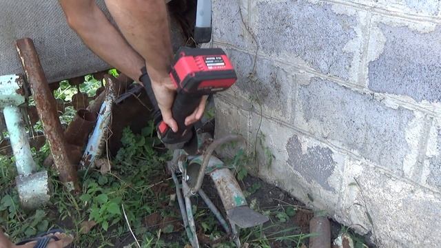"ЛАЙФХАК" года! Удлинитель-полуавтомат из выброшенного пылесоса.//How to make an extension cord. смотреть онлайн